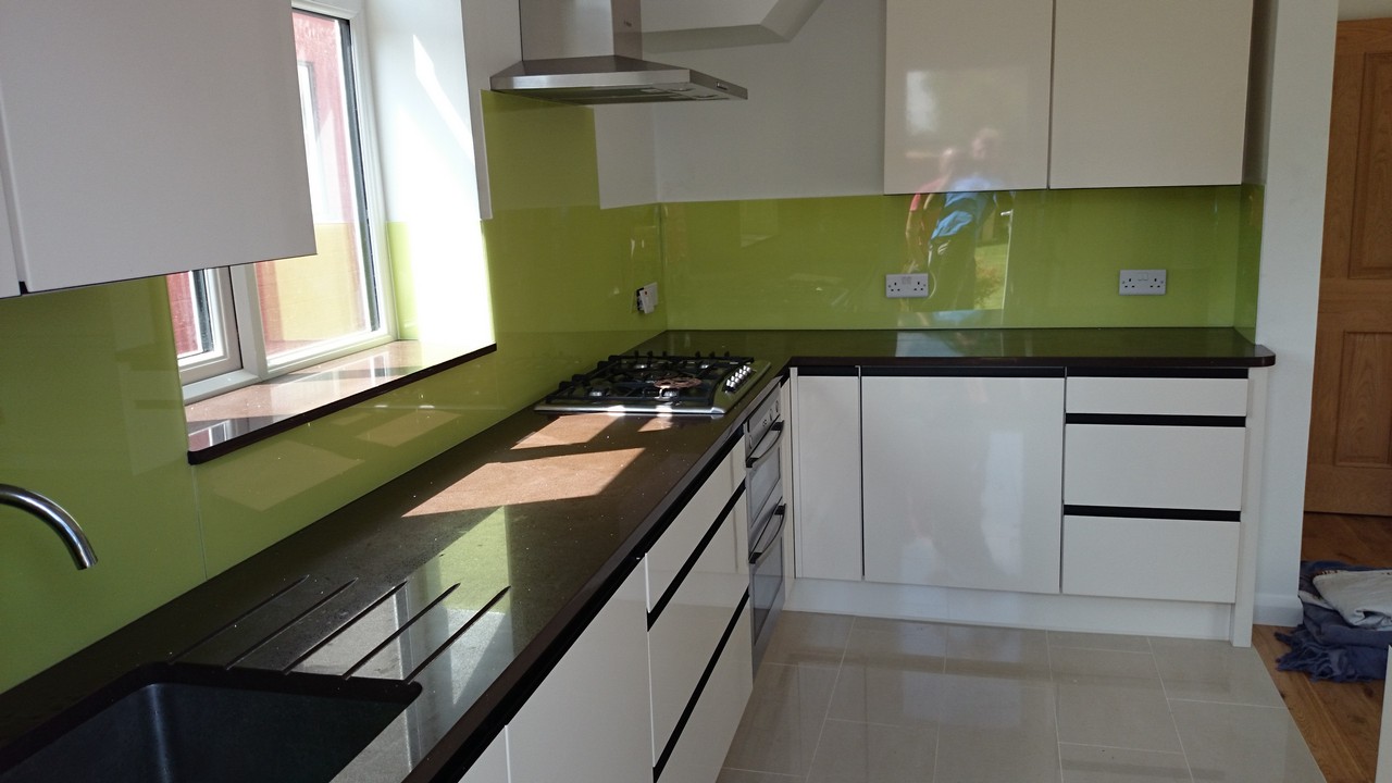 Lime green glass kitchen splashback installed by Maidenhead glaziers