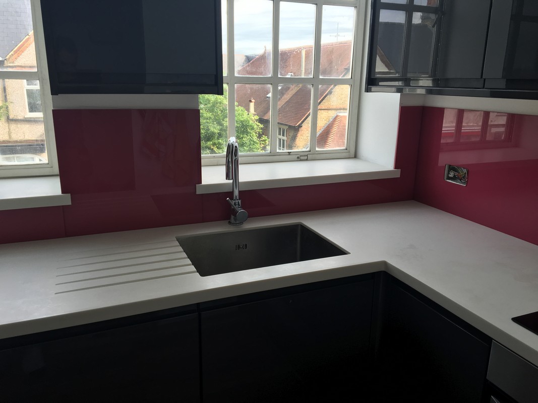 Deep plum coloured glass splashback in modern Maidenhead kitchen